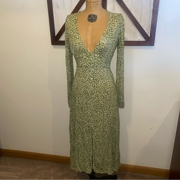 Billabong Dresses & Skirts - Billabong Green Patterned Long Sleeve Dress boho